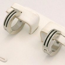 Сережки Stainless Steel із чорною емаллю. Сталь. Родій. Діаметр: 12 мм. Ширина: 4 мм.