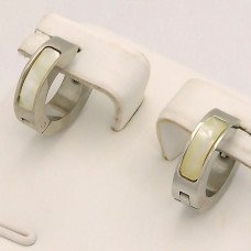 Сережки Stainless Steel з перламутровою емаллю. Сталь. Родій. Діаметр: 12 мм. Ширина: 4 мм.