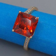 Каблучка XР. Позолота 18К. Камені: бордовий циркон. Є: 16р 17р 18р 19р 20р