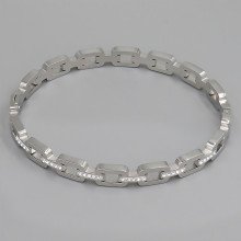 Жорсткий браслет Stainless Steel з емаллю. Родій. Сталь. Камені: білий циркон. Діаметр: 62 мм. Ширина: 8 мм.