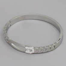 Жорсткий браслет Stainless Steel з емаллю. Родій. Сталь. Камені: білий циркон. Діаметр: 62 мм. Ширина: 8 мм.