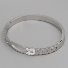 Жорсткий браслет Stainless Steel з емаллю. Родій. Сталь. Камені: білий циркон. Діаметр: 62 мм. Ширина: 8 мм.