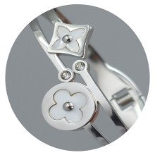 Жорсткий браслет Stainless Steel з емаллю. Родій. Сталь. Камені: білий циркон. Діаметр: 62 мм. Ширина: 23 мм.