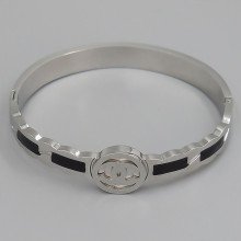 Жорсткий браслет Stainless Steel із чорною емаллю. Родій. Сталь. Діаметр: 62 мм. Ширина: 14 мм.