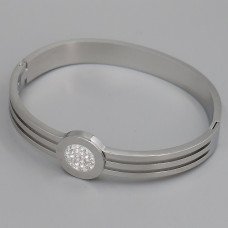 Жорсткий браслет Stainless Steel з емаллю. Родій. Сталь. Камені: білий циркон. Діаметр: 62 мм. Ширина: 14 мм.