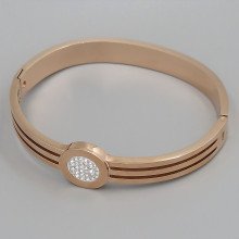 Жорсткий браслет Stainless Steel. Сталь. Позолота ЧВ. Камені: білий циркон. Діаметр: 62 мм. Ширина: 14 мм.