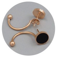 Сережки-гвоздики Stainless Steel з чорною емаллю. Сталь. Позолота ЧВ. Довжина: 27 мм. Ширина: 10 мм.