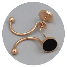 Сережки-гвоздики Stainless Steel з чорною емаллю. Сталь. Позолота ЧВ. Довжина: 27 мм. Ширина: 10 мм.