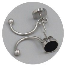 Сережки-гвоздики Stainless Steel із чорною емаллю. Сталь. Родій. Довжина: 26 мм. Ширина: 10 мм.