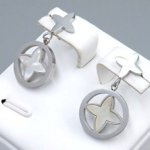 Сережки-гвоздики Stainless Steel з емаллю. Сталь. Родій. Довжина: 25 мм. Ширина: 13 мм.