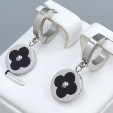 Сережки Stainless Steel з чорною емаллю. Сталь. Родій. Довжина: 29 мм. Ширина: 3 мм.