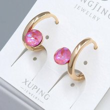 Сережки XР. Позолота 18К. Камені: Swarovski рожевого кольору. Діаметр: 15 мм. Ширина: 8 мм.
