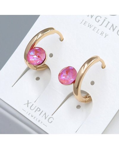 Сережки XР. Позолота 18К. Камені: Swarovski рожевого кольору. Діаметр: 15 мм. Ширина: 8 мм.