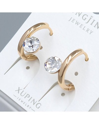 Сережки XР. Позолота 18К. Камені: Swarovski білого кольору. Діаметр: 15 мм. Ширина: 8 мм.