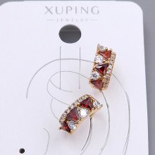 Кафи XР. Позолота 18К. Камені: білий та бордовий циркон. Діаметр: 12 мм. Ширина: 5 мм.