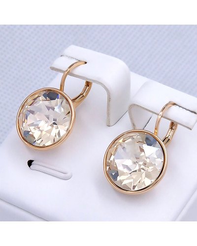 Сережки XР. Позолота 18К. Камені: Swarovski ніжно-жовтого кольору. Довжина: 23 мм. Ширина: 14 мм.