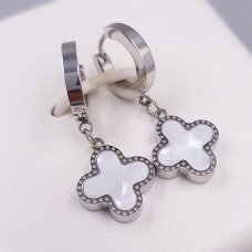 Сережки двосторонні Stainless Steel з білою емаллю. Сталь. Родій. Довжина: 30 мм. Ширина: 13 мм.