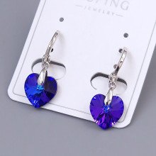 Сережки ХР. Родій. Камені: Swarovski з синьо-фіолетовим відтінком. Довжина: 25 мм. Ширина: 10 мм.