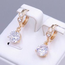 Сережки ХР M&L. Позолота 18К. Камені: білий циркон. Довжина: 23 мм. Ширина: 8 мм.