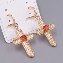 Сережки-хрестики ХР. Позолота 18К. Камені: білий та червоний циркон. Довжина: 42 мм. Ширина: 21 мм.