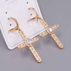 Сережки-хрестики ХР. Позолота 18К. Камені: білий та бензиновий циркон. Довжина: 39 мм. Ширина: 20 мм.