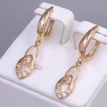 Сережки ХР. Позолота 18К. Камені: білий циркон. Довжина: 38 мм. Ширина: 8 мм.