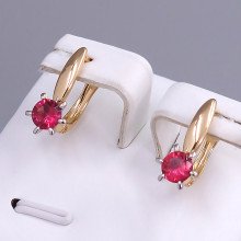 Сережки ХР. Позолота 18К+ родій. Камені: малиновий циркон. Довжина: 19 мм. Ширина: 7 мм.