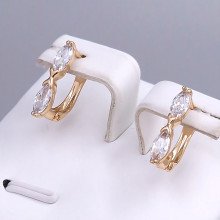 Сережки ХР. Позолота 18К. Камені: білий циркон. Довжина: 17 мм. Ширина: 3 мм.