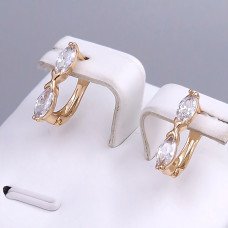 Сережки ХР. Позолота 18К. Камені: білий циркон. Довжина: 17 мм. Ширина: 3 мм.