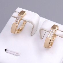 Сережки ХР. Позолота 18К. Камені: білий циркон. Довжина: 18 мм. Ширина: 3 мм.
