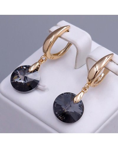 Сережки XР. Позолота 18К. Камені: Swarovski чорного кольору. Довжина: 36 мм. Ширина: 12 мм