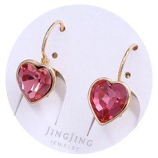 Сережки XР. Позолота 18К. Камені: Swarovski рожевого кольору. Довжина: 19 мм. Ширина: 10 мм.