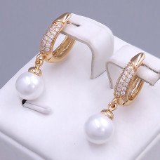 Сережки XР. Позолота 18К. Камені: перли та циркон. Довжина: 26 мм. Ширина: 8 мм.