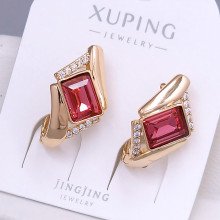 Сережки XР. Позолота 18К. Камені: Swarovski малинового кольору та циркон. Довжина: 20 мм. Ширина: 12 мм.