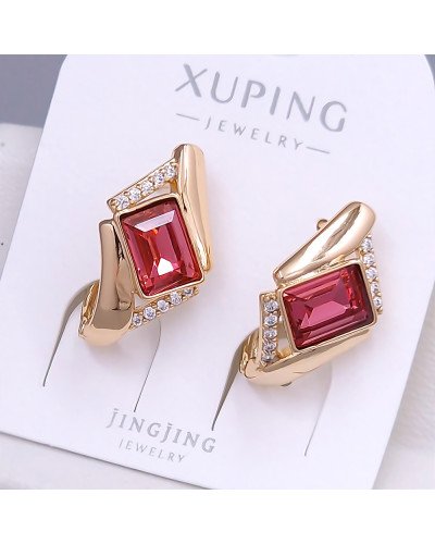 Сережки XР. Позолота 18К. Камені: Swarovski малинового кольору та циркон. Довжина: 20 мм. Ширина: 12 мм.