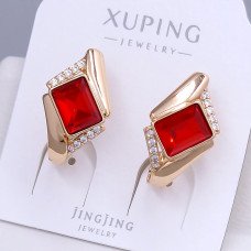 Сережки XР. Позолота 18К. Камені: Swarovski червоного кольору та циркон. Довжина: 20 мм. Ширина: 12 мм.