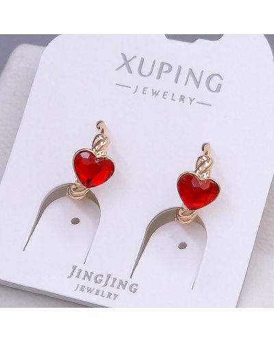 Сережки XР. Позолота 18К. Камені: Swarovski червоного кольору. Діаметр: 13 мм. Ширина: 7 мм