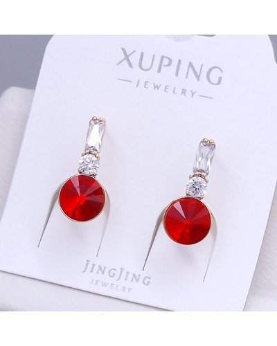 Сережки XР. Позолота 18К. Камені: Swarovski червоного кольору та циркон. Довжина: 20 мм. Ширина: 8 мм.