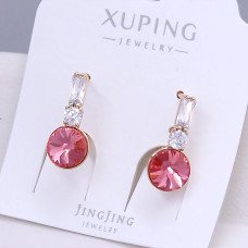 Сережки XР. Позолота 18К. Камені: Swarovski рожевого кольору та циркон. Довжина: 20 мм. Ширина: 8 мм.