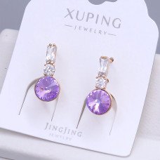 Сережки XР. Позолота 18К. Камені: Swarovski ніжно-фіолетового кольору та циркон. Довжина: 20 мм. Ширина: 8 мм.
