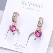 Сережки XР. Позолота 18К. Камені: Swarovski рожевого кольору та циркон. Довжина: 18 мм. Ширина: 6 мм.