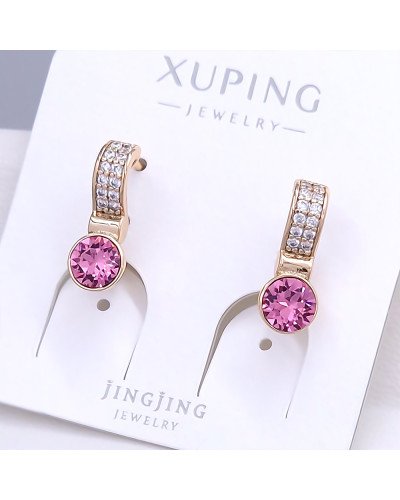 Сережки XР. Позолота 18К. Камені: Swarovski рожевого кольору та циркон. Довжина: 18 мм. Ширина: 6 мм.