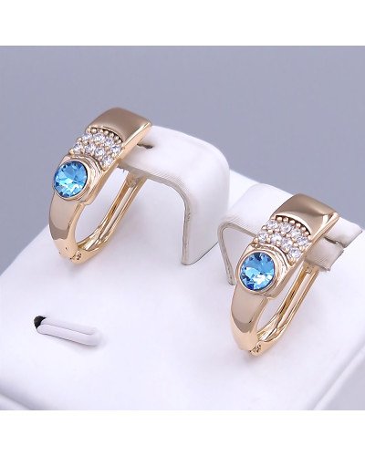 Сережки XР. Позолота 18К. Камені: Swarovski блакитного кольору та циркон. Довжина: 20 мм. Ширина: 7 мм.