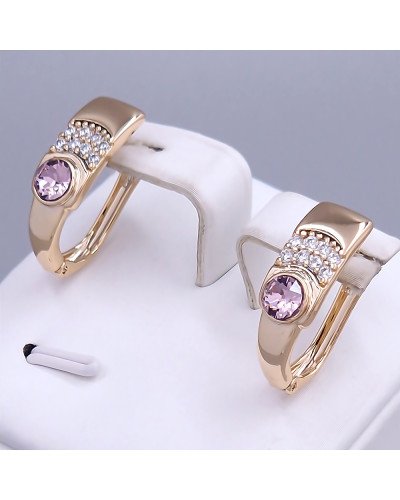Сережки XР. Позолота 18К. Камені: Swarovski рожевого кольору та циркон. Довжина: 20 мм. Ширина: 7 мм.