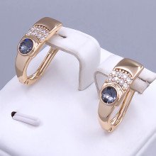 Сережки XР. Позолота 18К. Камені: Swarovski чорного кольору та циркон. Довжина: 20 мм. Ширина: 7 мм.