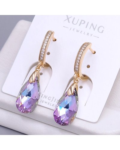Сережки XР. Позолота 18К. Камені: Swarovski ніжно-фіолетовий хамелеон та циркон. Довжина: 36 мм. Ширина: 9 мм.