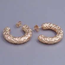 Сережки-гвоздики ХР. Позолота 18К. Діаметр: 31 мм. Ширина: 7 мм.