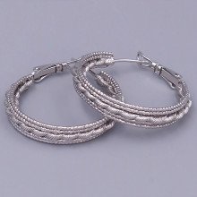 Сережки-кільця XР із рифленням. Родій. Діаметр: 30 мм. Товщина: 6 мм.