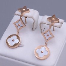 Сережки-гвоздики Stainless Steel з білою емаллю. Сталь. Позолота ЧВ. Довжина: 36 мм. Ширина: 12 мм.