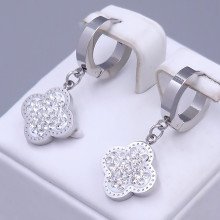 Сережки Stainless Steel з білою емаллю. Сталь. Родій. Камені: білий циркон. Довжина: 31 мм. Ширина: 14 мм.